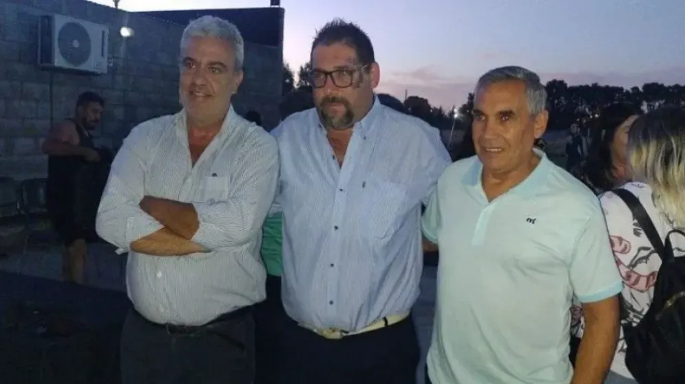 Javier Brazola, Pedro Capellutti y Walter Villarruel, al momento de asumir en Santamarina. Los tres renunciaron.