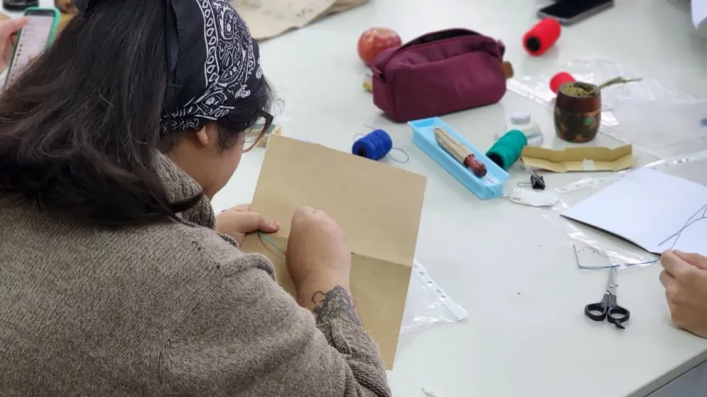 Salud Mental desarrolla un taller de escritura y encuadernación 