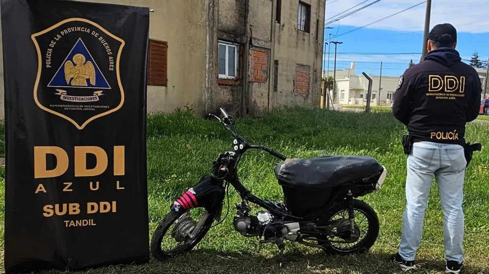 Recuperaron en González Cháves una moto robada en Tandil tras dos allanamientos