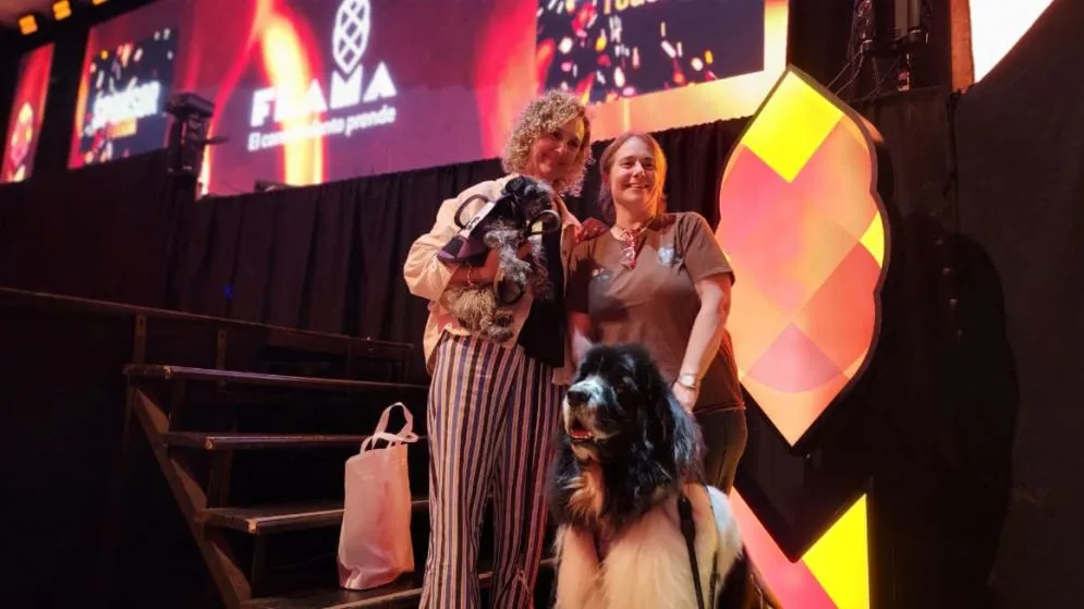 El programa de Terapia Asistida con Animales tuvo una presentación especial en FLAMA 2025
