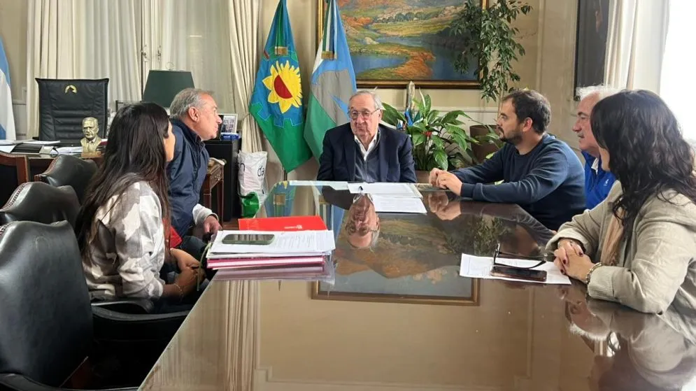 El Municipio y Ferro firmaron un convenio para poner en valor un predio deportivo en Machado y 11 de septiembre