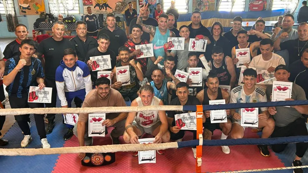 Exhibición de boxeo en la Unidad 37 Barker: una jornada de integración y formación