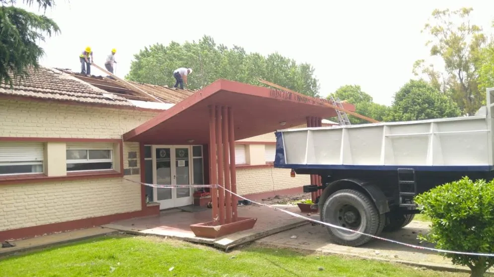 El Municipio avanza con las obras de cambio de techos en el Hospital de Vela