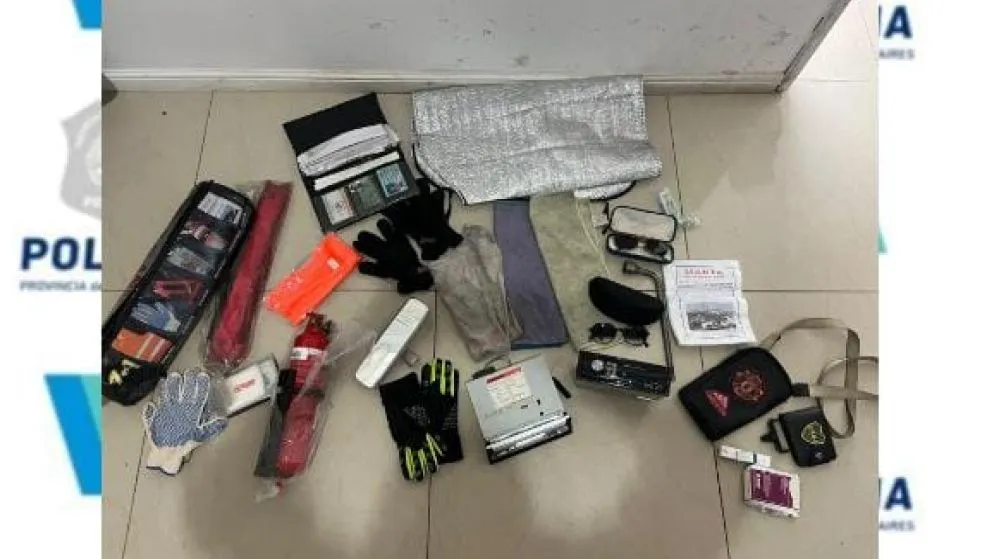 Detuvieron a un hombre que forzó la puerta de un auto e intentó robar varios elementos