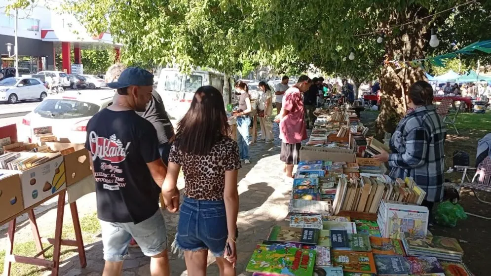 Se desarrolla en la Plaza San Martín el Encuentro Provincial del Mercado de Pulgas