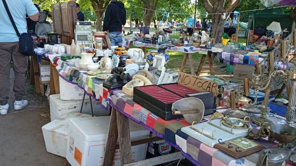 Se desarrolla en la Plaza San Martín el Encuentro Provincial del Mercado de Pulgas