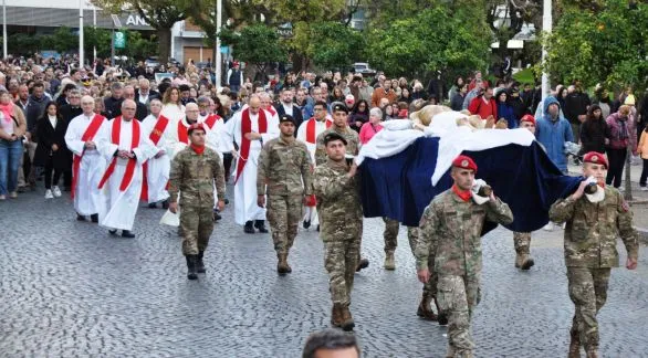 Se realizó la tradicional Solemne Procesión con el Cristo Yacente
