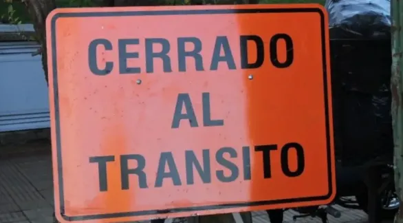 Corte de tránsito en av. Avellaneda por rotura de un caño de agua
