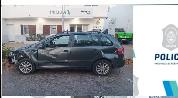 Choque entre auto y dos motos dejó a dos personas heridas