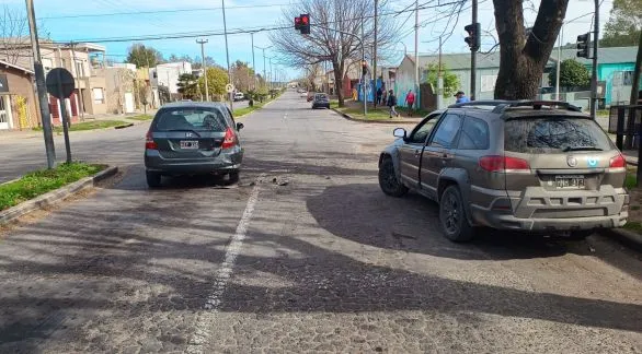 Chocaron dos vehículos en avenida Estrada y De los Granaderos