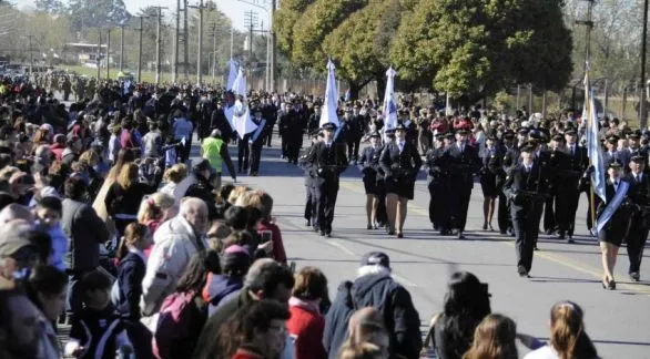 Vence el plazo para inscribirse y participar del desfile del 25 de Mayo