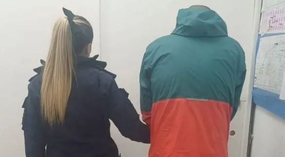 Armas, drogas y moto robada: un detenido tras un allanamiento en Movediza al 600