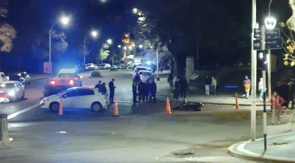 Choque en Avellaneda e Illia: un joven motociclista trasladado al Hospital
