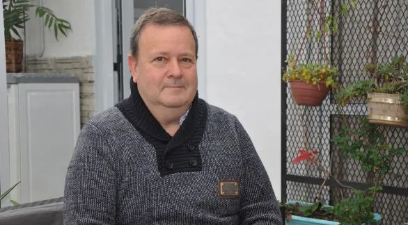 Richard F. Cabanas: el tandilense que escribió una guía inmobiliaria para reinventarse