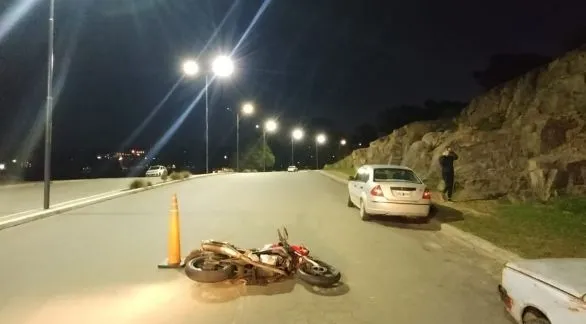Accidente de tránsito en avenida Saavedra Lamas: un motociclista fue trasladado al hospital