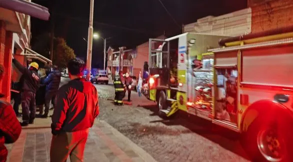 Bomberos controlaron un incendio en una vivienda de calle 14 de Julio