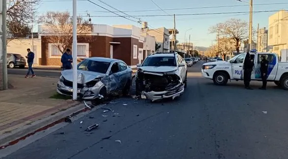 Chocaron dos autos en Montevideo y 11 de Septiembre