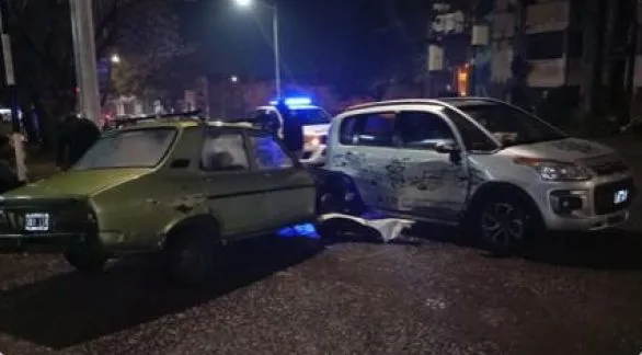 Accidente sin heridos en Riato y Juan B. Justo: uno de los vehículos no tenía documentación