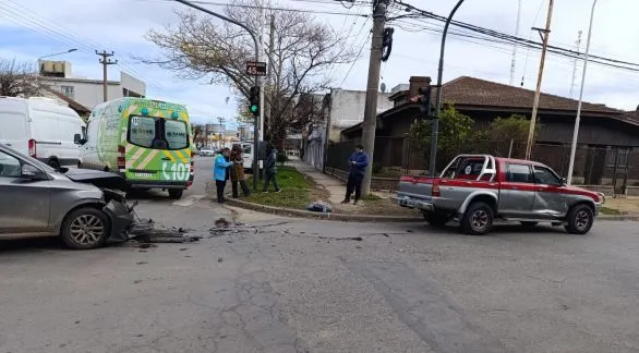 Choque en Laprida y Del Valle