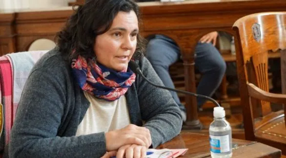 Ante la ausencia de los ediles libertarios, Juan Echezarreta defendió a Milei
