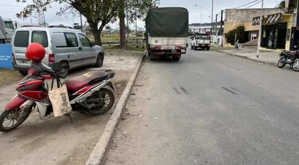 Un motociclista resultó herido tras chocar contra un camión en la colectora Pugliese