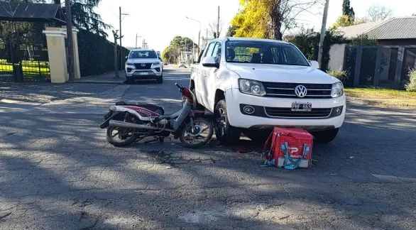 Choque en Figueroa y Jujuy: un motociclista trasladado al Hospital
