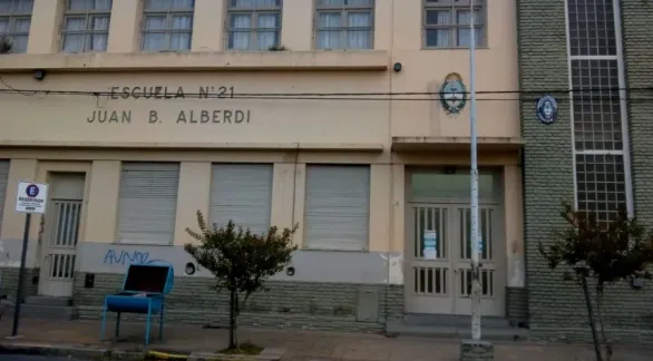 Firmaron el contrato de obra para mejorar las condiciones edilicias de la Escuela Primaria 21