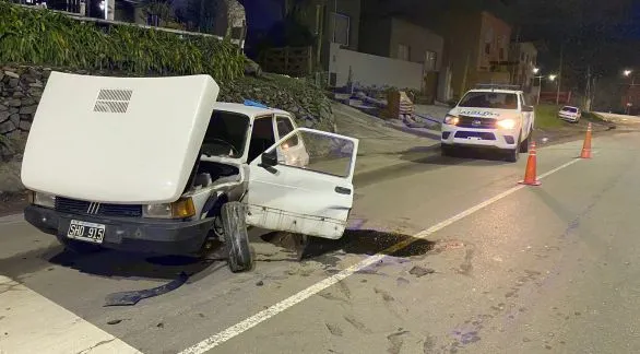 Perdió el control y chocó contra un paredón en Saavedra Lamas y Dabidos