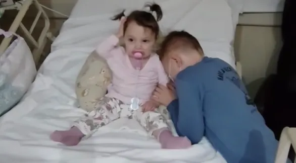 Inés volvió a abrazar a su hermanito tras su trasplante de corazón