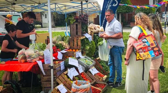 El Mercado Alimenticio Barrial vuelve a la estación de trenes con más productos locales