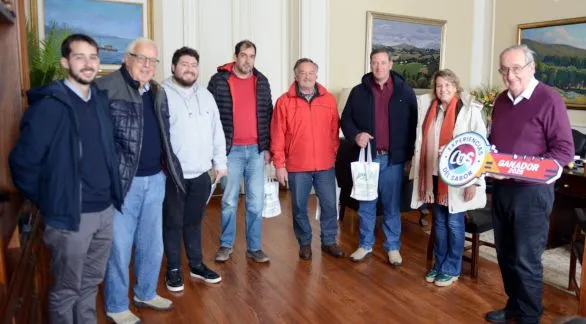 El intendente recibió a la Escuela Granja y al Cluster Quesero por un nuevo premio al Banquete