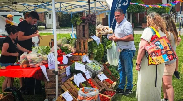 El Mercado Alimenticio Barrial vuelve a la estación de trenes con más productos locales