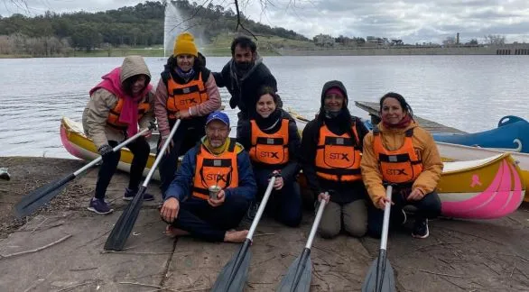 Canotaje terapéutico: una práctica global llega a Tandil para mujeres con cáncer de mama
