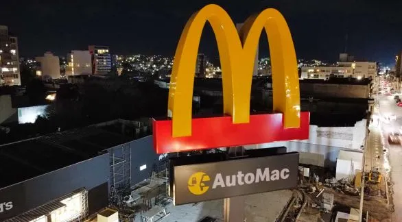 Mc Donald's prepara su primer local  en Tandil con cartelería imponente y apertura inminente
