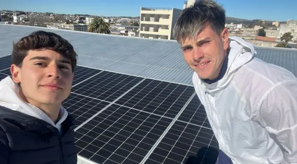 Ferro tiene el primer polideportivo de la región que produce su propia energía limpia