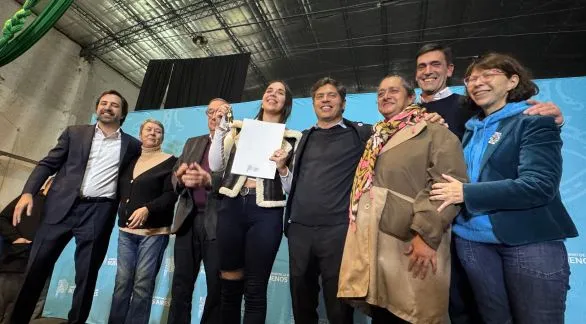 Con la presencia de Kicillof, 52 familias recibieron su vivienda