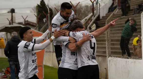 El plantel de Santamarina denunció que atraviesan una crítica situación económica