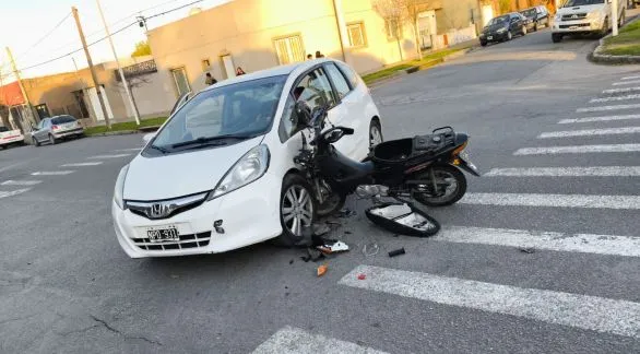 Choque en Machado y 11 de Septiembre: dos personas trasladadas al Hospital