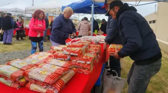 El Mercado Alimenticio Barrial vuelve con la incorporación de verduras hidropónicas