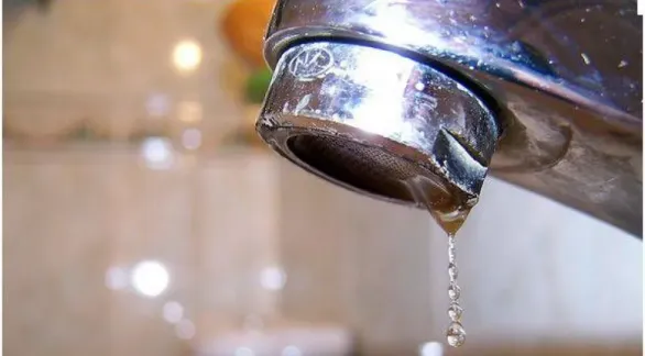 Corte del servicio de agua por tareas de mantenimiento de cañerías en Movediza