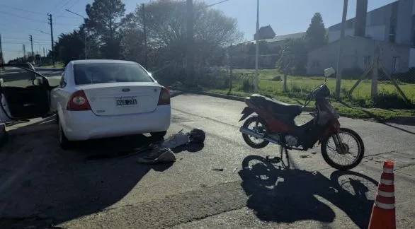 Choque en Liniers y Guatemala: un motociclista fue trasladado al Hospital