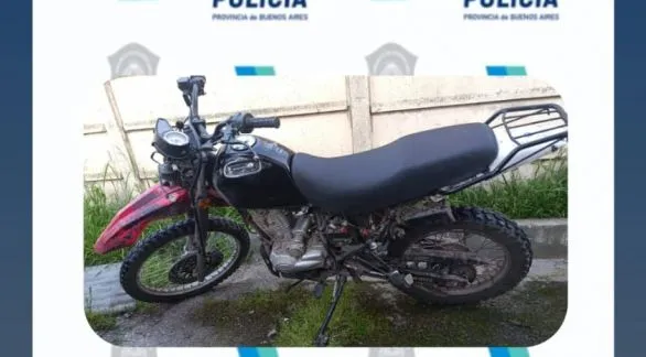 Hallan una moto robada oculta entre pastizales en la zona de Pujol y Primera Junta