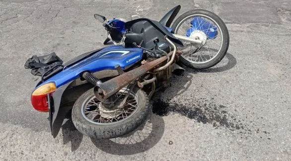 Choque en Colombia y Las Malvinas: un motociclista trasladado al hospital