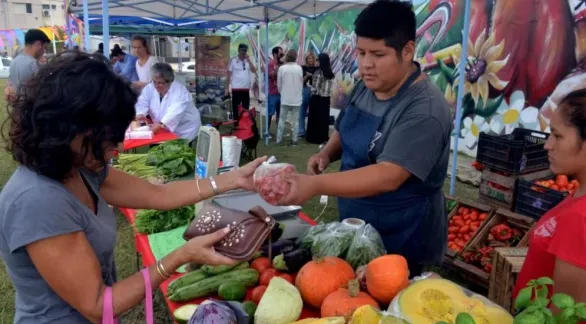 Tras la suspensión, el Mercado Alimenticio Barrial vuelve a la estación de trenes 
