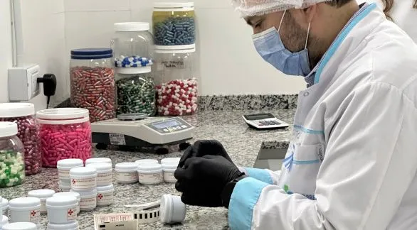 Soluciones farmacéuticas hechas a medida con sello tandilense