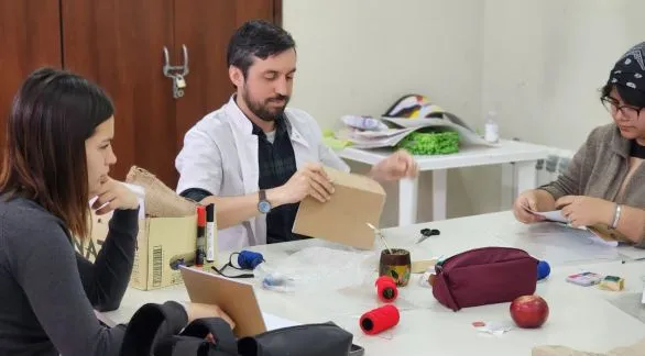 Salud Mental desarrolla un taller de escritura y encuadernación 