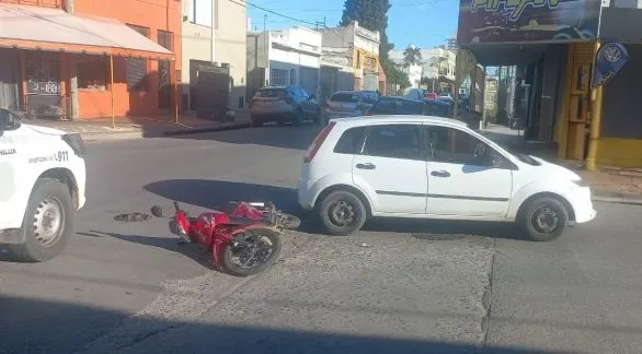 Choque en Pellegrini y Rodríguez: una mujer fue trasladada al Hospital