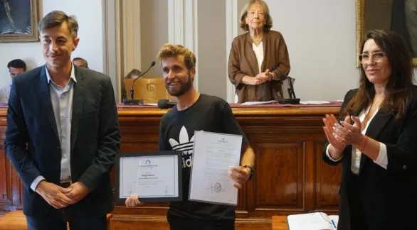 Distinguen al atleta tandilense Diego Simón por su destacada trayectoria