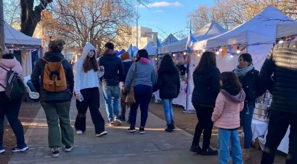 La Feria de la Comunidad Emprendedora estará en la Plaza Moreno con decenas de puestos