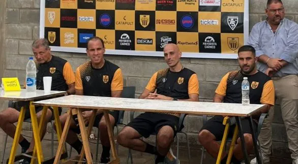 Carlos Fernando Navarro Montoya dejó de ser el técnico de Santamarina